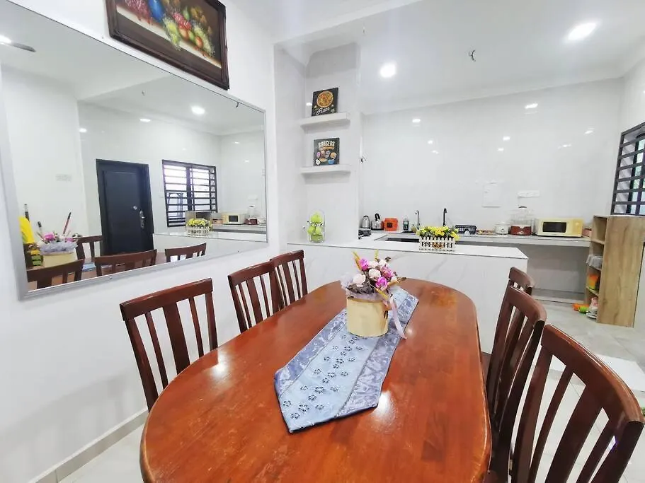 Ipoh Stadium 1Min/Wahkeongpark Simee 18Pax Bungalow Cottage 0*,  Malaysia